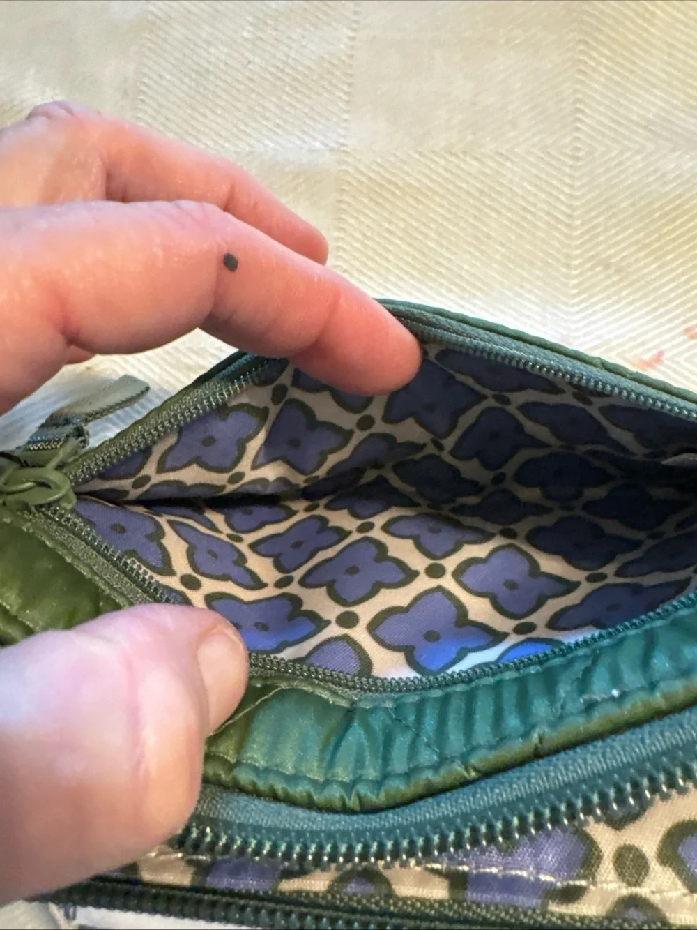 Quilted Green essential tab wallet - Picture 7 of 7